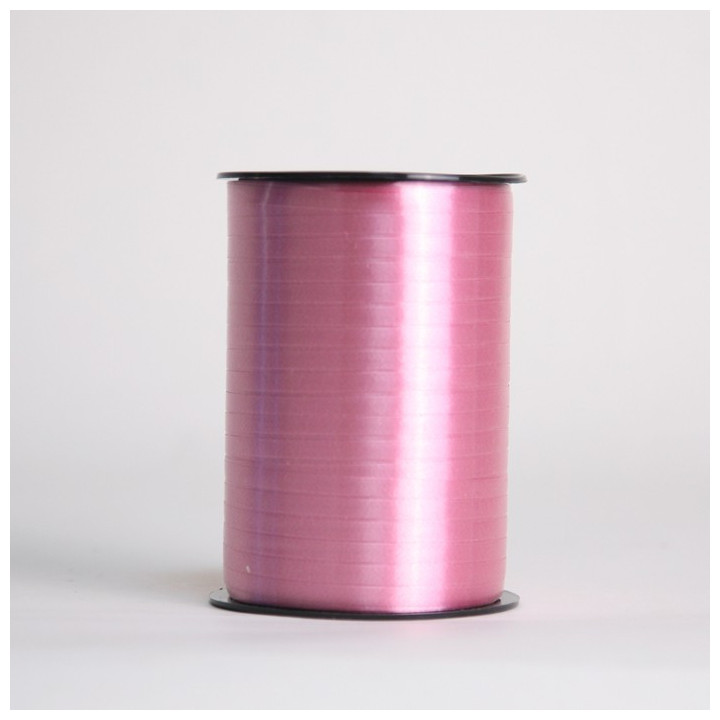 Ruban brillant de dimension 10 mm x 250 mètres.